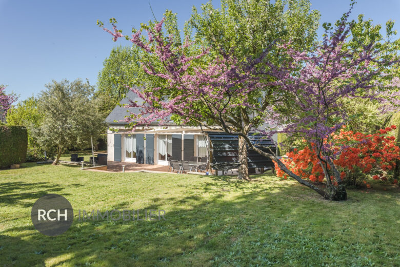Photos du bien : Gambais – Maison familiale en coeur de village avec joli jardin arboré