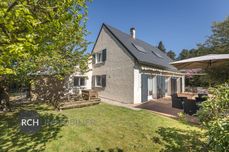 Photos du bien : Gambais – Maison familiale en coeur de village avec joli jardin arboré