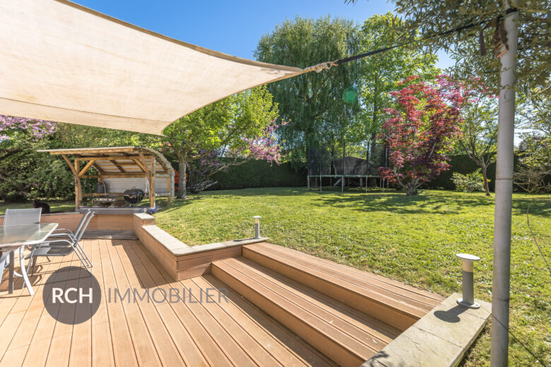 Photos du bien : Gambais – Maison familiale en coeur de village avec joli jardin arboré