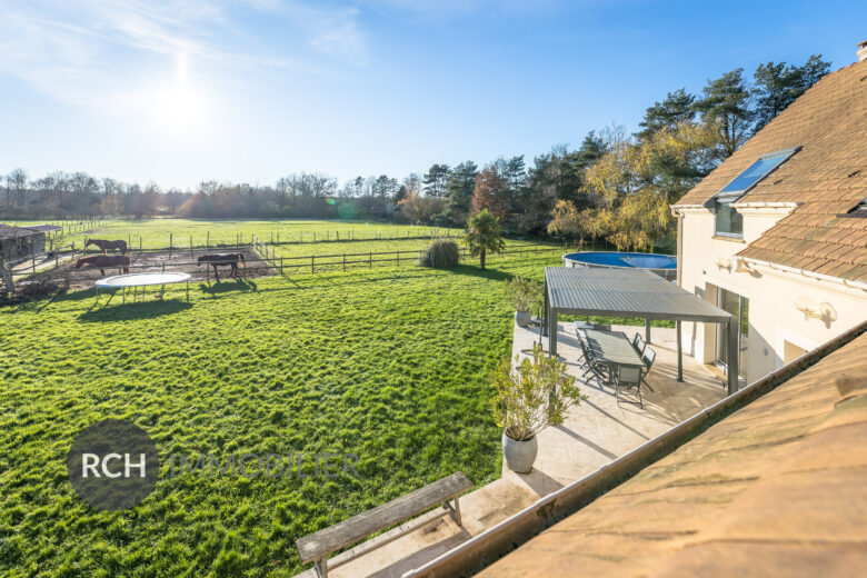 Photos du bien : Le Perray-en-Yvelines – Belle demeure familiale dans un environnement préservé avec installation équestre