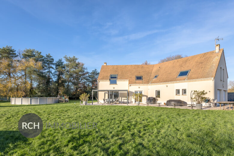 Photos du bien : Le Perray-en-Yvelines – Belle demeure familiale dans un environnement préservé avec installation équestre