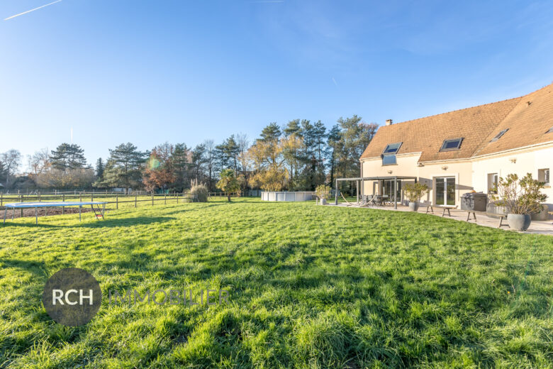 Photos du bien : Le Perray-en-Yvelines – Belle demeure familiale dans un environnement préservé avec installation équestre