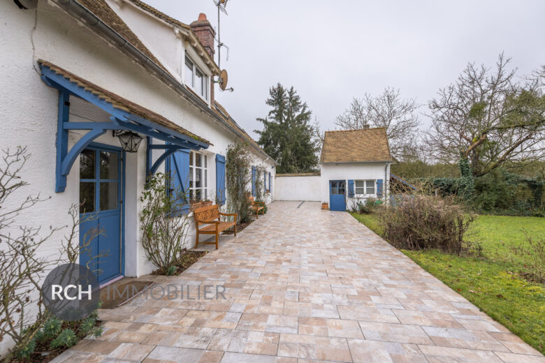 Photos du bien : Faverolles – Authentique longère sur un beau parc arboré avec dépendances et piscine