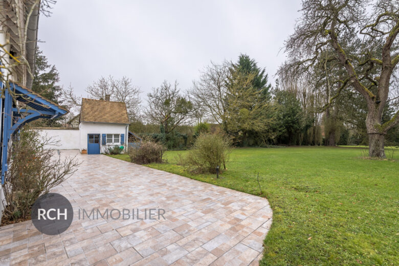 Photos du bien : Faverolles – Authentique longère sur un beau parc arboré avec dépendances et piscine