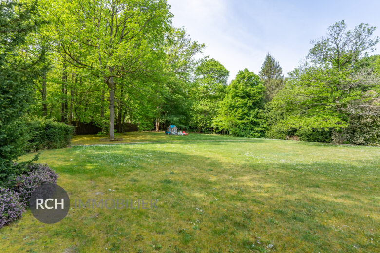 Photos du bien : Montfort-l&rsquo;Amaury – Ravissante demeure sur un beau parc boisé