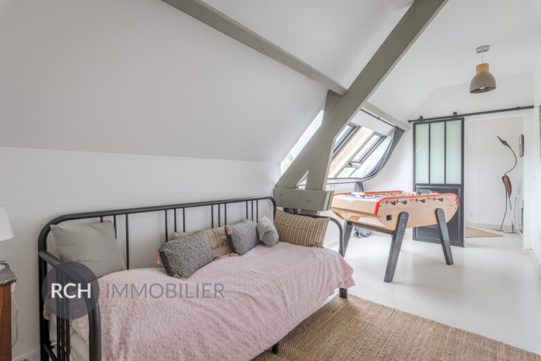 Photos du bien : Grosrouvre – Maison d’architecte avec piscine couverte et dépendance