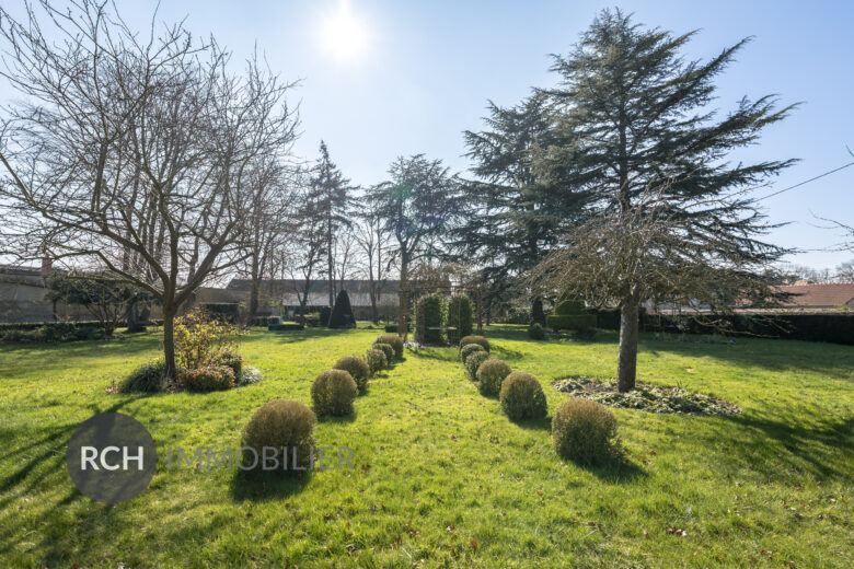 Photos du bien : Exclusivité – Longnes – Maison ancienne lumineuse en centre de village