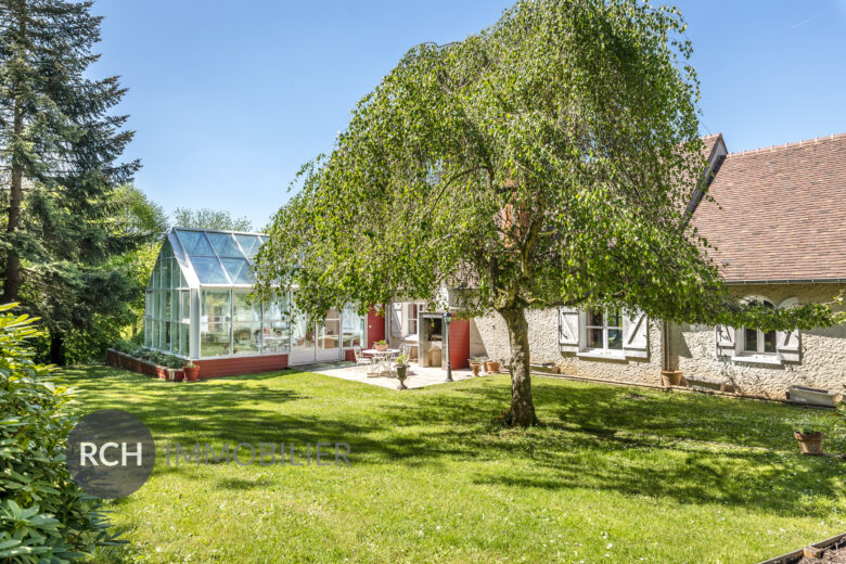 Photos du bien : Bazoches-sur-Guyonne – Charmante longère de plain pied sur un magnifique parc arboré