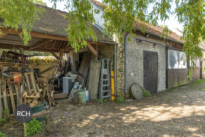 Photos du bien : Montfort l’Amaury – Maison ancienne rénovée avec granges aménageables
