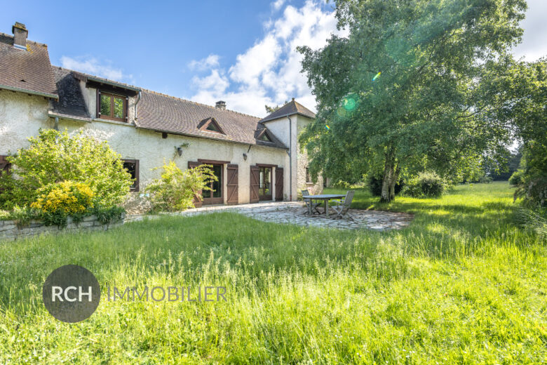 Photos du bien : Exclusivité – Boutigny-Prouais – Maison pleine de charme avec ses dépendances