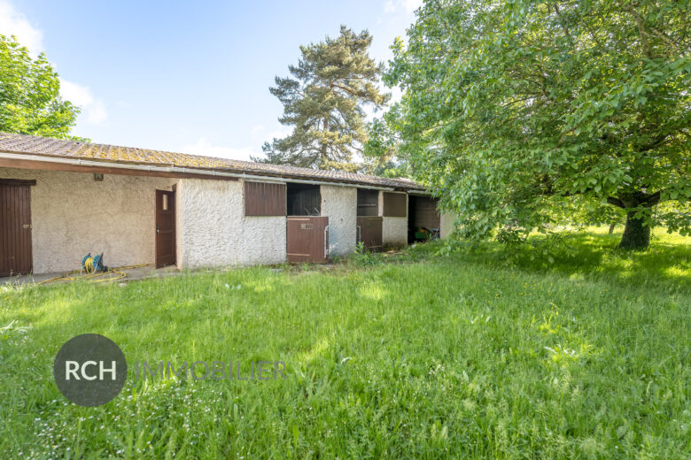 Photos du bien : Exclusivité – Boutigny-Prouais – Maison pleine de charme avec ses dépendances