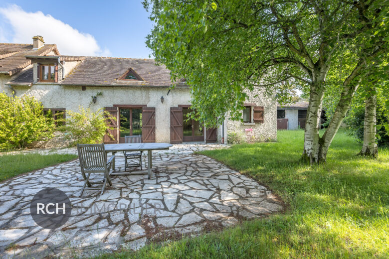 Photos du bien : Exclusivité – Boutigny-Prouais – Maison pleine de charme avec ses dépendances