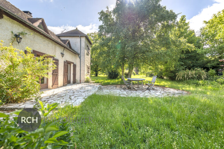 Photos du bien : Exclusivité – Boutigny-Prouais – Maison pleine de charme avec ses dépendances