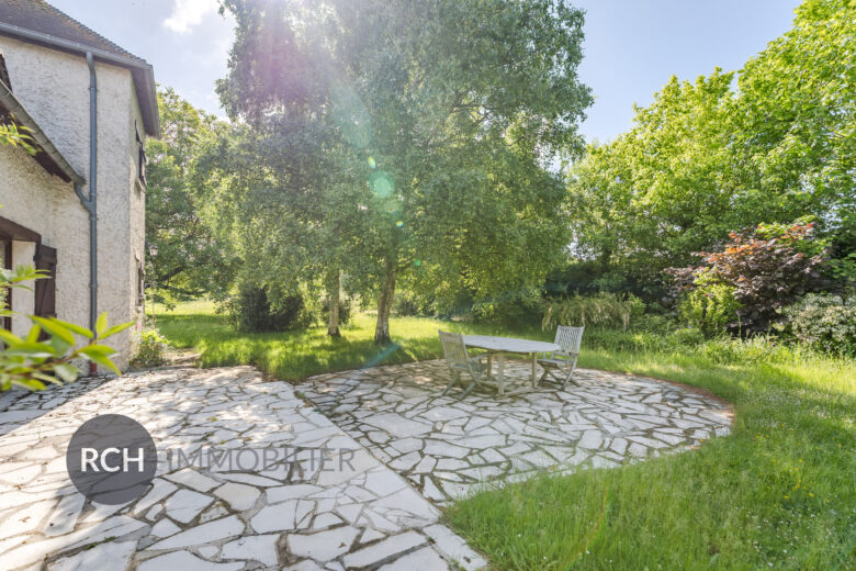 Photos du bien : Exclusivité – Boutigny-Prouais – Maison pleine de charme avec ses dépendances