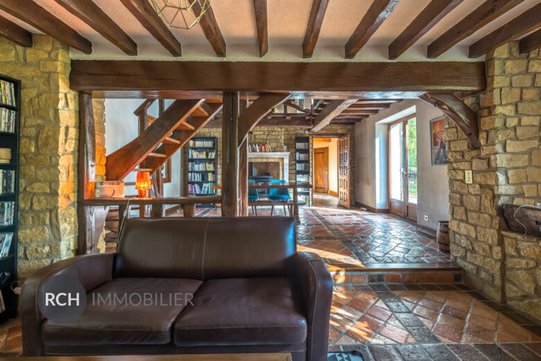 Photos du bien : Exclusivité – Boutigny-Prouais – Maison pleine de charme avec ses dépendances