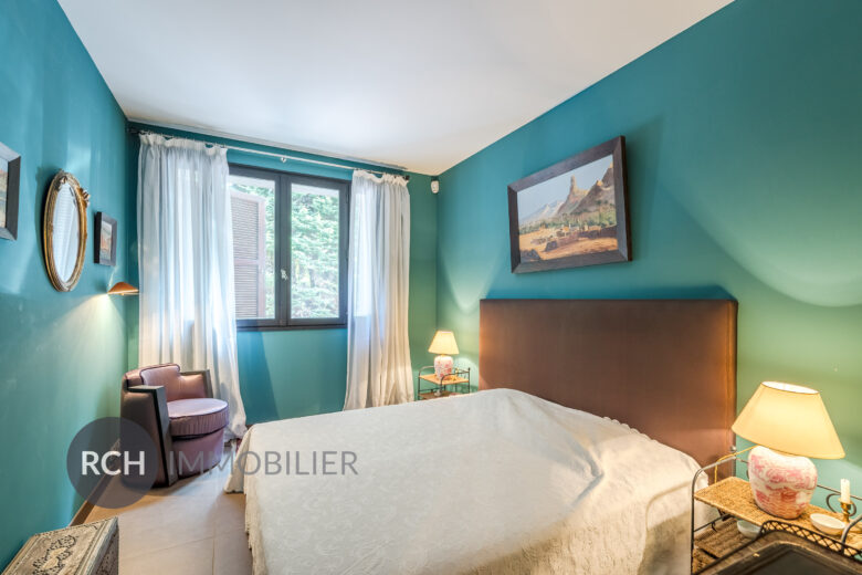 Photos du bien : Galluis – Magnifique propriété contemporaine avec piscine et parc de 3,2 hectares