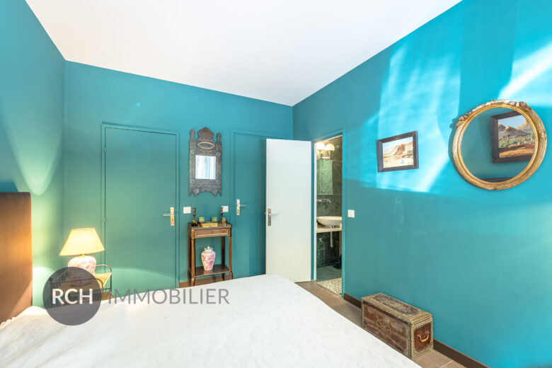 Photos du bien : Galluis – Magnifique propriété contemporaine avec piscine et parc de 3,2 hectares