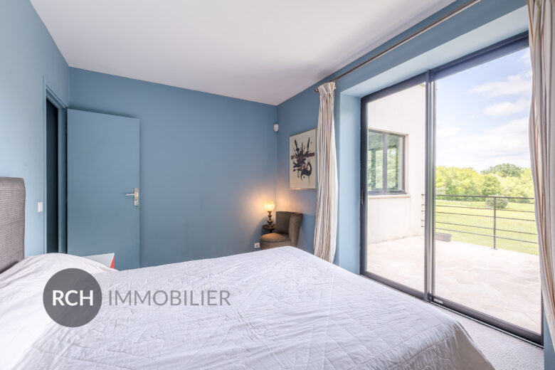 Photos du bien : Galluis – Magnifique propriété contemporaine avec piscine et parc de 3,2 hectares