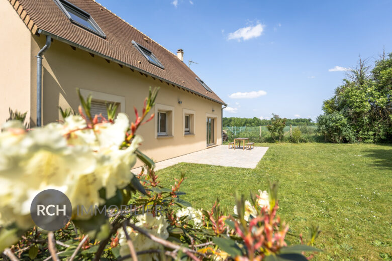 Photos du bien : Gressey – Belle maison traditionnelle avec piscine