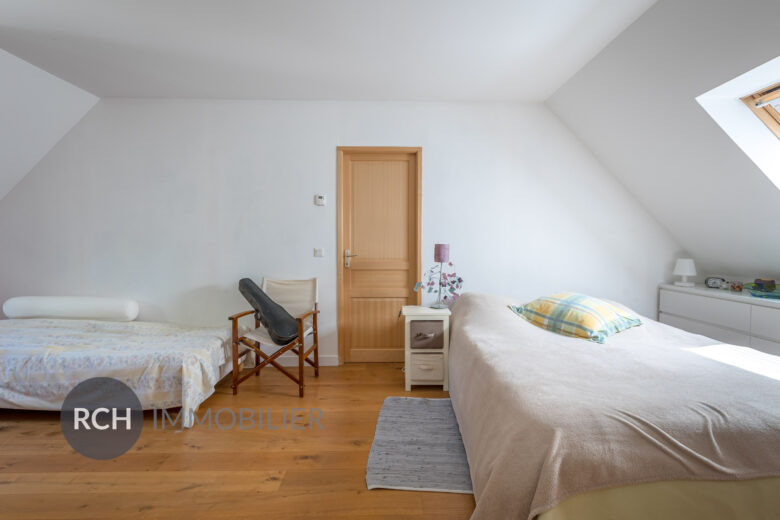 Photos du bien : Gressey – Maison récente nichée en bordure de forêt