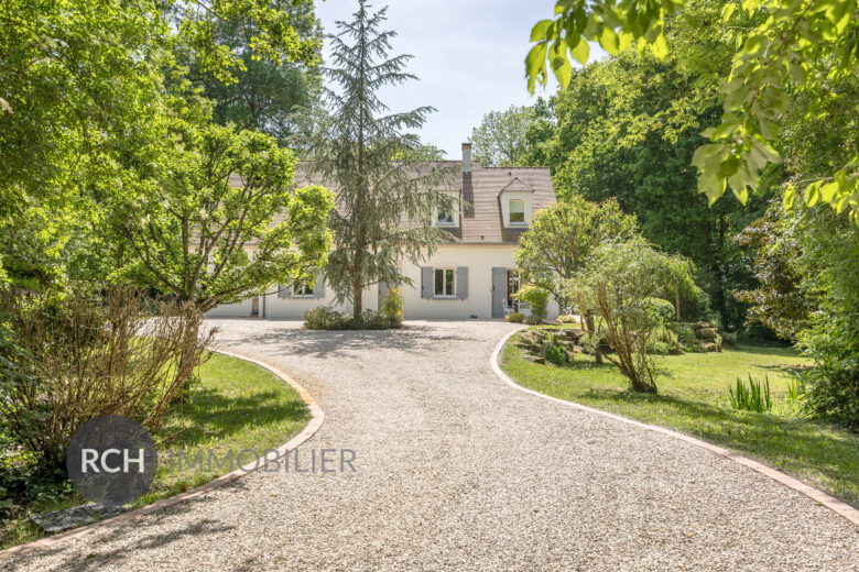 Photos du bien : Gressey – Maison récente nichée en bordure de forêt