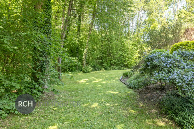 Photos du bien : Gressey – Maison récente nichée en bordure de forêt