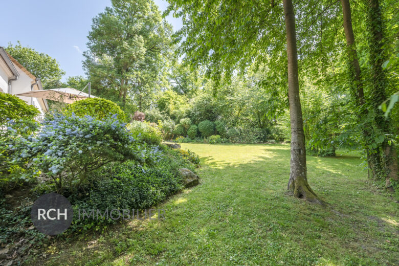 Photos du bien : Gressey – Maison récente nichée en bordure de forêt