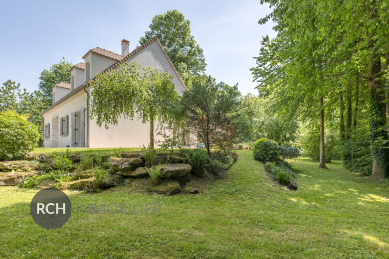 Photos du bien : Gressey – Maison récente nichée en bordure de forêt