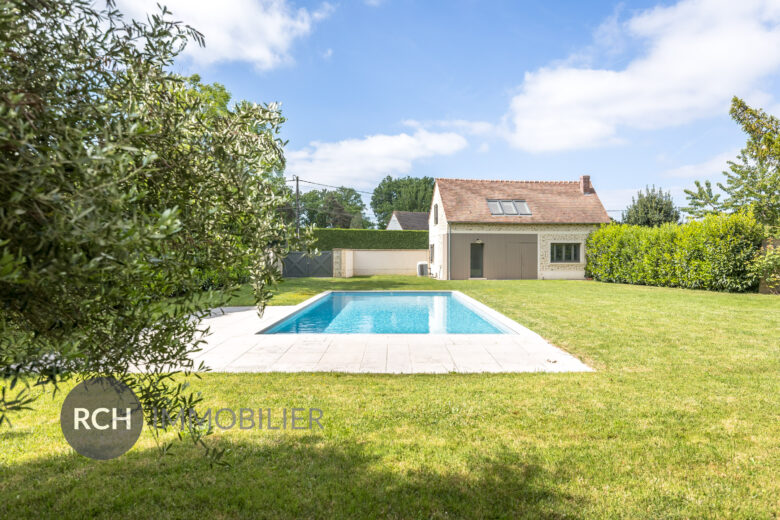 Photos du bien : Grosrouvre – Belle propriété avec maison d’amis et piscine chauffée sur grand terrain