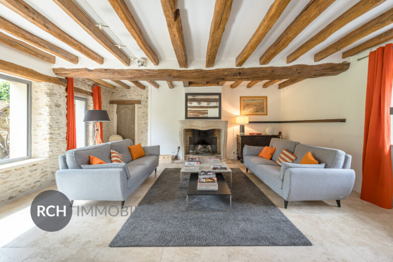 Photos du bien : Grosrouvre – Belle propriété avec maison d’amis et piscine chauffée sur grand terrain