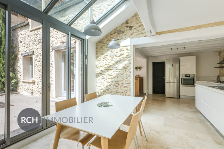 Photos du bien : Grosrouvre – Belle propriété avec maison d’amis et piscine chauffée sur grand terrain