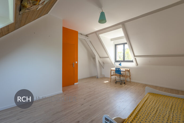 Photos du bien : Grosrouvre – Charmante maison familiale avec jardin clos de murs