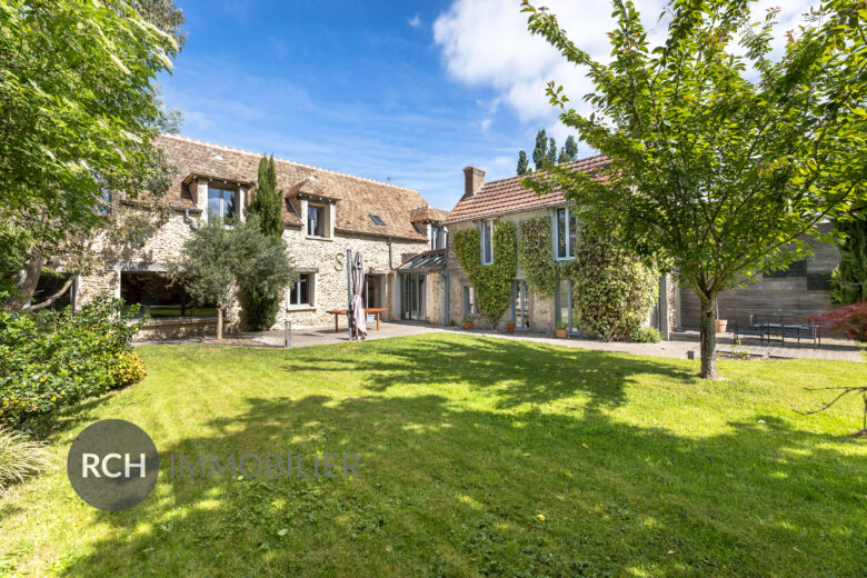 Photos du bien : Grosrouvre – Belle propriété avec maison d’amis et piscine chauffée sur grand terrain