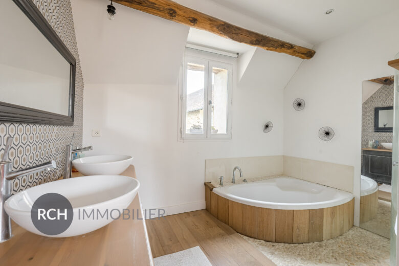 Photos du bien : Grosrouvre – Belle propriété avec maison d’amis et piscine chauffée sur grand terrain