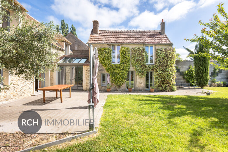 Photos du bien : Grosrouvre – Belle propriété avec maison d’amis et piscine chauffée sur grand terrain