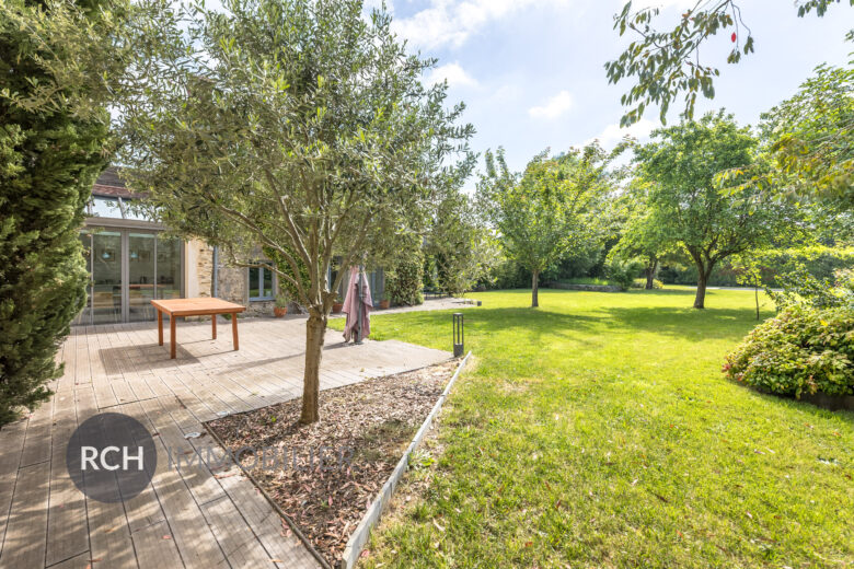 Photos du bien : Grosrouvre – Belle propriété avec maison d’amis et piscine chauffée sur grand terrain