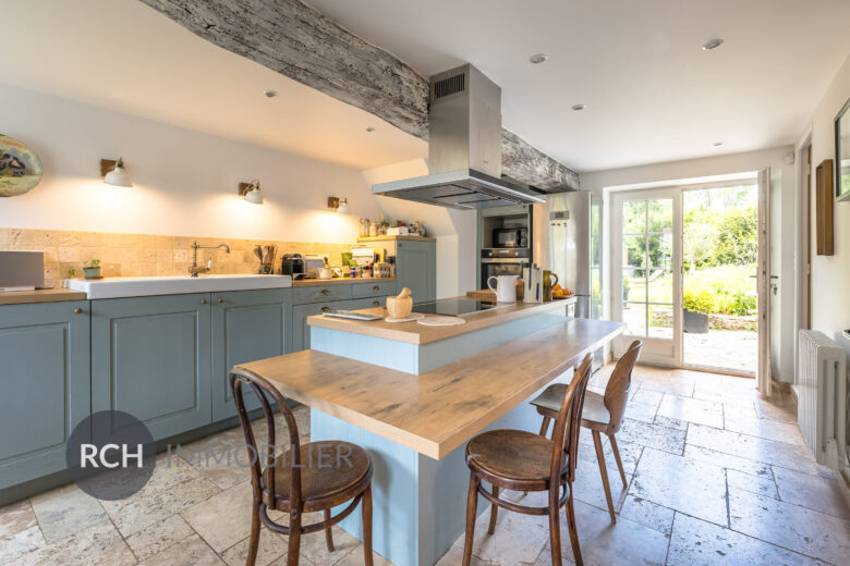 Photos du bien : Exclusivité – Les Mesnuls – Maison en pierre pleine de charme avec joli jardin