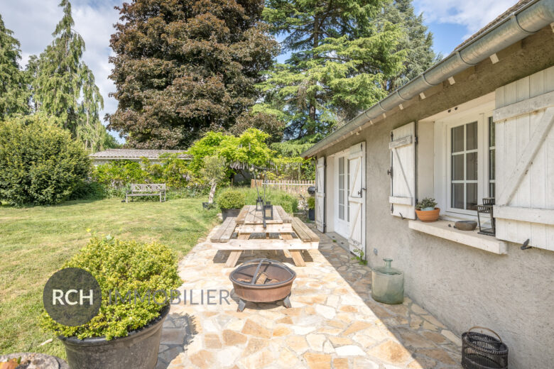 Photos du bien : Exclusivité – Les Mesnuls – Maison en pierre pleine de charme avec joli jardin