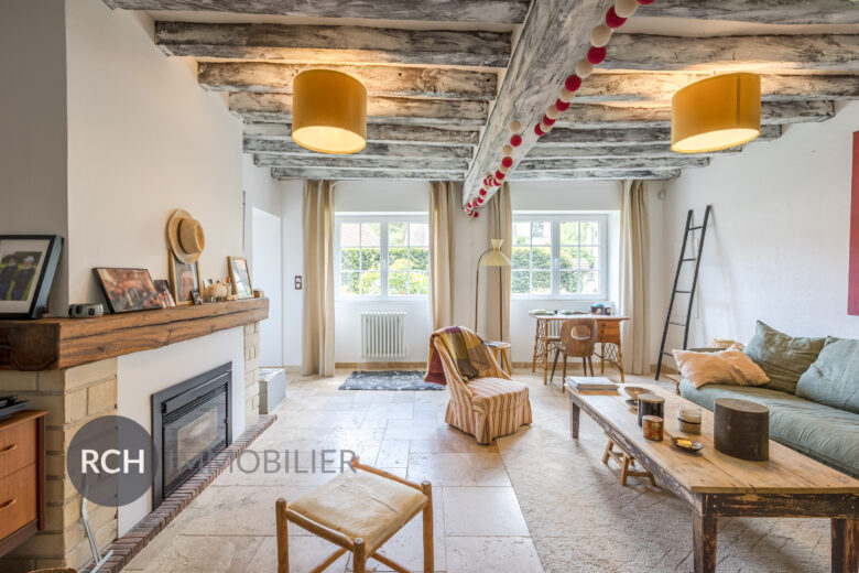 Photos du bien : Exclusivité – Les Mesnuls – Maison en pierre pleine de charme avec joli jardin
