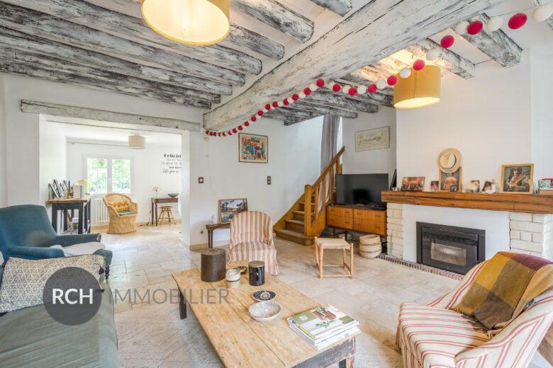 Photos du bien : Exclusivité – Les Mesnuls – Maison en pierre pleine de charme avec joli jardin