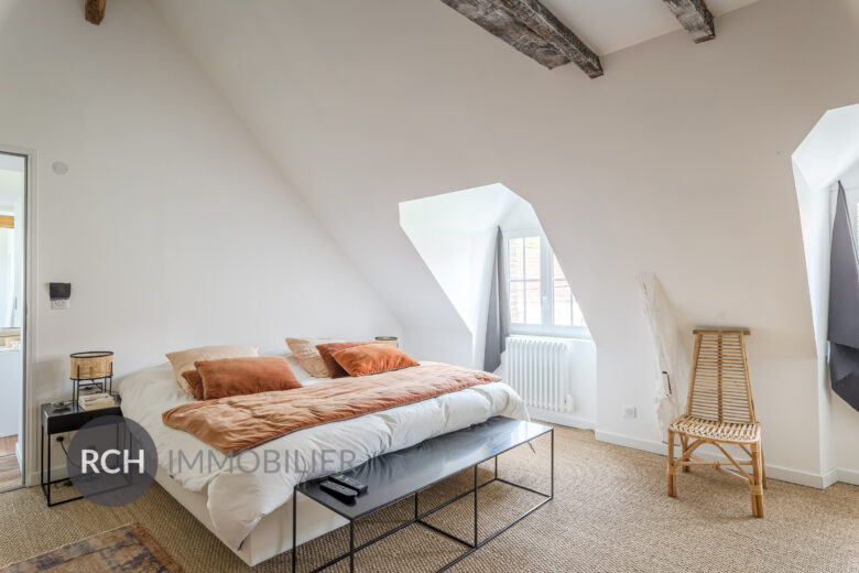 Photos du bien : Exclusivité – Les Mesnuls – Maison en pierre pleine de charme avec joli jardin