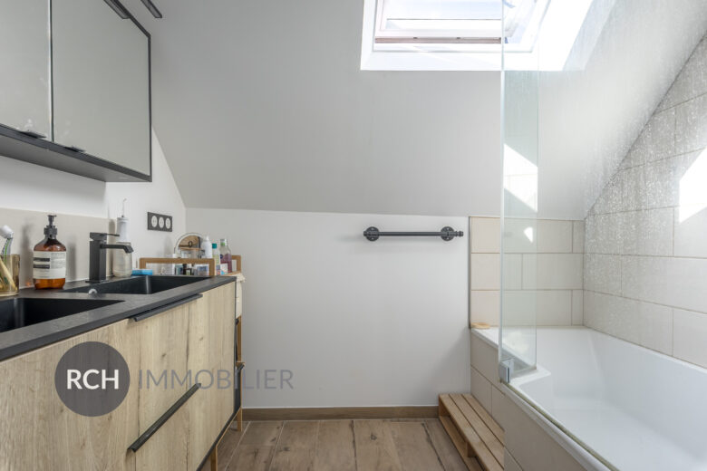 Photos du bien : Exclusivité – Les Mesnuls – Maison en pierre pleine de charme avec joli jardin