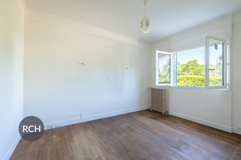 Photos du bien : Exclusivité – Méré – Maison ancienne à deux pas du centre ville
