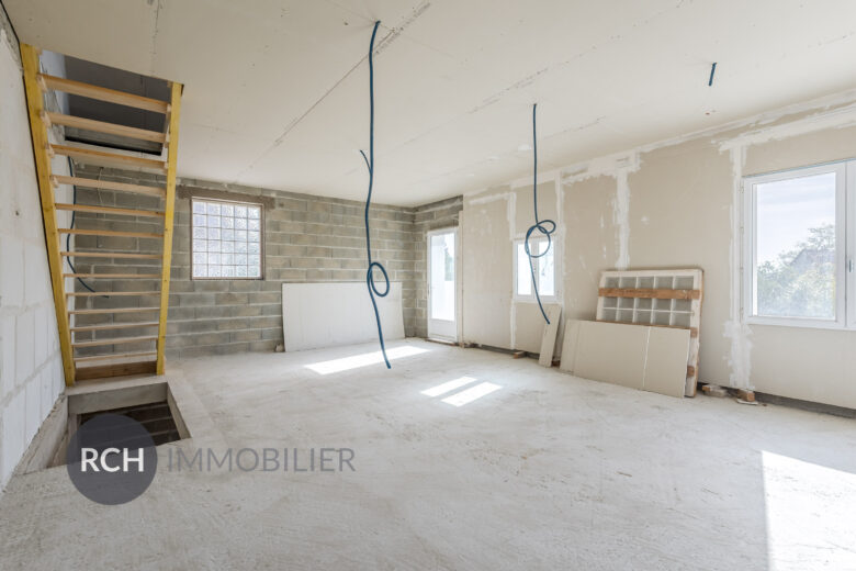 Photos du bien : Exclusivité – Méré – Maison à aménager proche des écoles et du centre ville