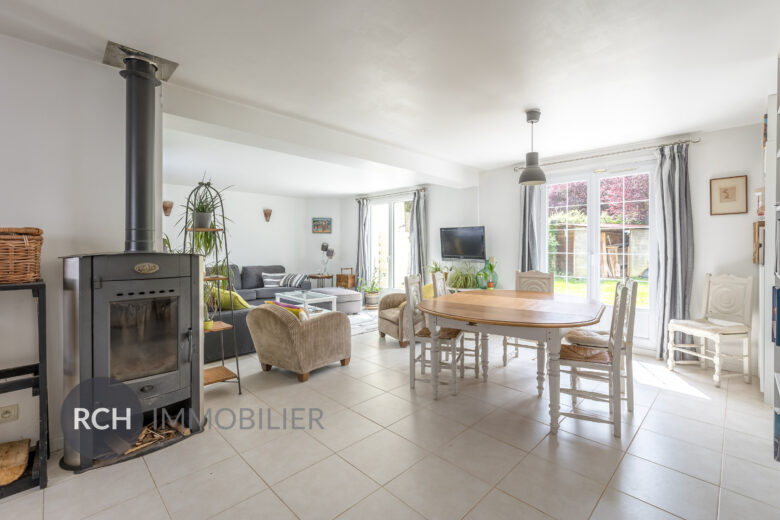Photos du bien : Plaisir – Maison avec 4 chambres au fond d’une impasse dans un secteur recherché