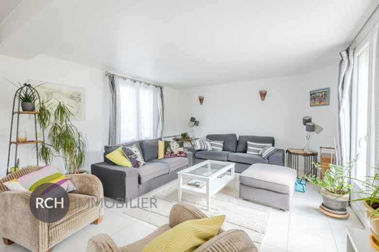 Photos du bien : Plaisir – Maison avec 4 chambres au fond d’une impasse dans un secteur recherché