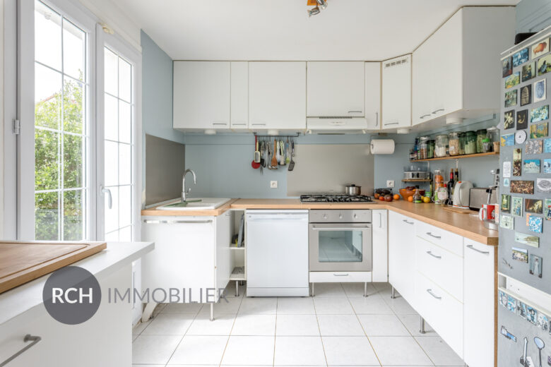 Photos du bien : Plaisir – Maison avec 4 chambres au fond d’une impasse dans un secteur recherché