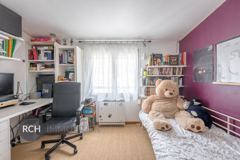 Photos du bien : Plaisir – Maison avec 4 chambres au fond d’une impasse dans un secteur recherché