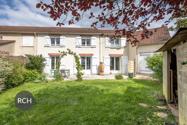 Photos du bien : Plaisir – Maison avec 4 chambres au fond d’une impasse dans un secteur recherché