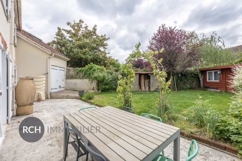 Photos du bien : Plaisir – Maison avec 4 chambres au fond d’une impasse dans un secteur recherché